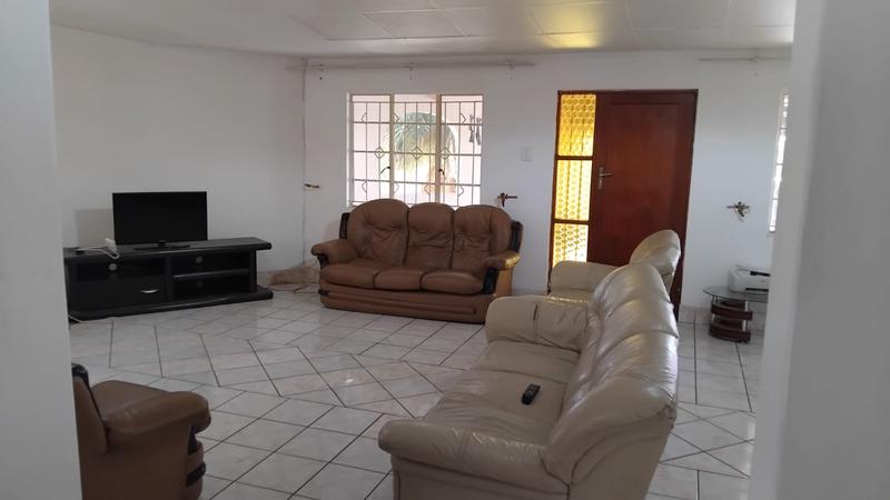 To Let 4 Bedroom Property for Rent in Southernwood Eastern Cape
